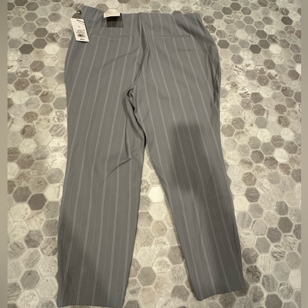 Women’s high rise fitted hip ankle dress pants NWT - Picture 2 of 6